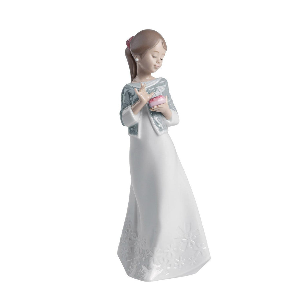 Lladro NAO A Gift From The Heart - Figurine