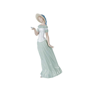 Lladro NAO The Butterfly's Dance - Figurine