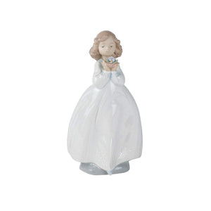 Lladro NAO The Flower Girl - Figurine