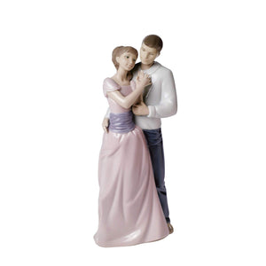 Lladro NAO Dreams of Love - Figurine