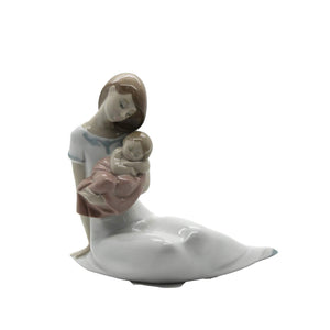 Lladro NAO Light of My Days (Girl) - Figurine