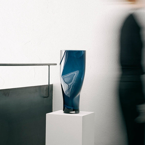 Load image into Gallery viewer, Orrefors Squeeze Vase Midnight Blue XL
