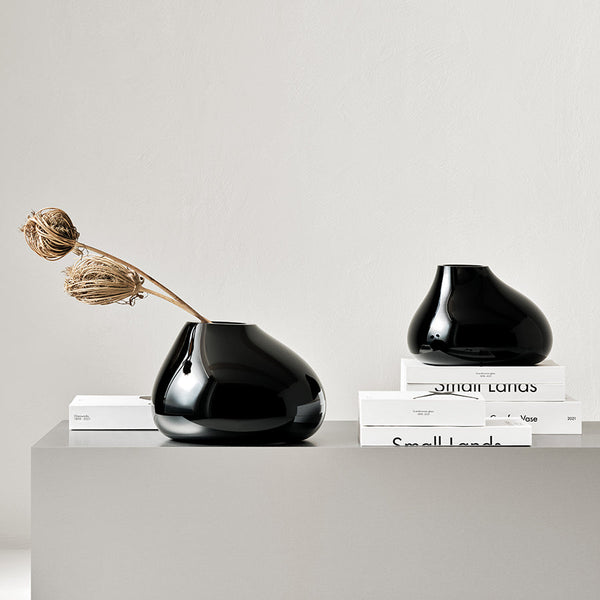 Load image into Gallery viewer, Orrefors Ebon Black Vase Medium
