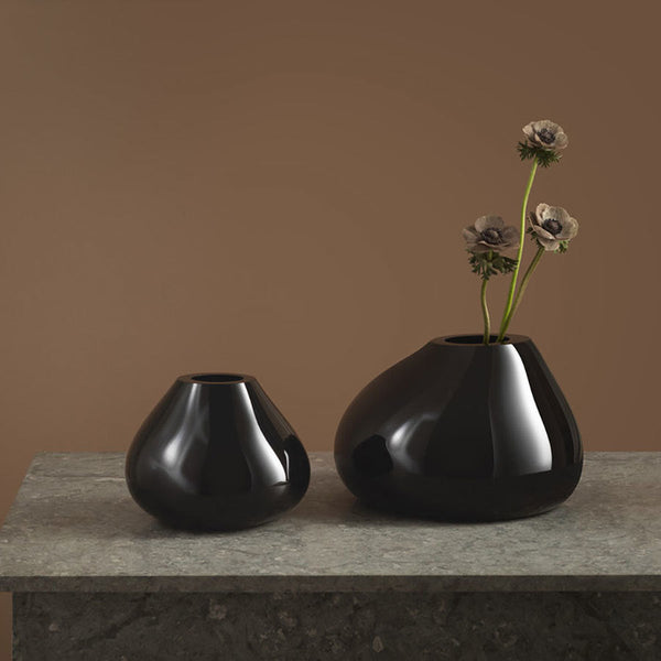 Load image into Gallery viewer, Orrefors Ebon Black Vase Large
