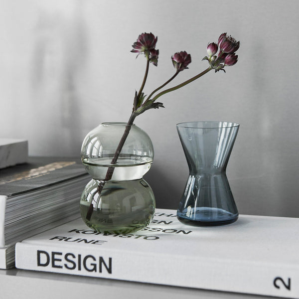 Load image into Gallery viewer, Orrefors Midsummer Cow Vetch Vase
