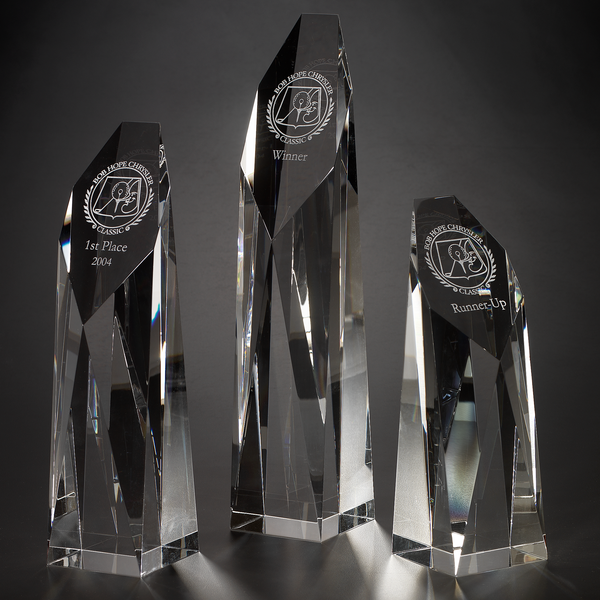 Load image into Gallery viewer, Orrefors Ranier Award Large
