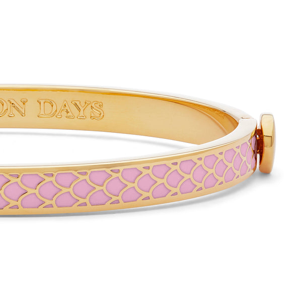 Load image into Gallery viewer, Halcyon Days 6mm Salamander - Pink - Gold - Hinged Bangle
