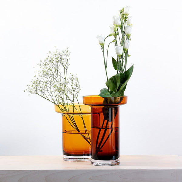 Load image into Gallery viewer, Kosta Boda Limelight Vase Amber Low

