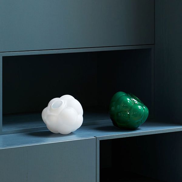 Load image into Gallery viewer, Kosta Boda Berry Tales White Frosted
