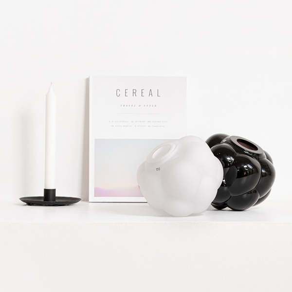 Load image into Gallery viewer, Kosta Boda Berry Tales Black
