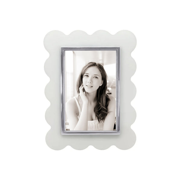 Load image into Gallery viewer, Mariposa White Acrylic Mod Scallop 4x6 Frame
