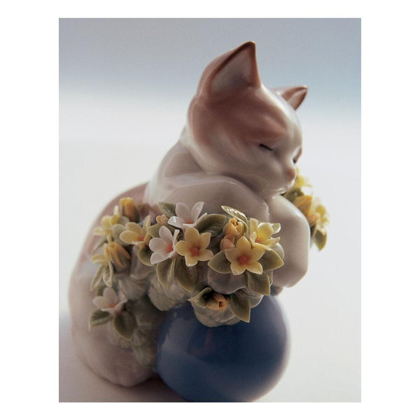 Load image into Gallery viewer, Lladro Dreamy Kitten Cat Figurine
