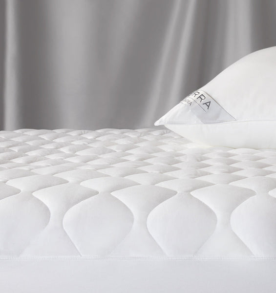 Load image into Gallery viewer, Sferra Arcadia Waterproof Mattress Pad
