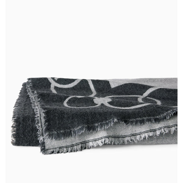 Load image into Gallery viewer, Sferra Eterna - 51" x 71" Decorative Throw
