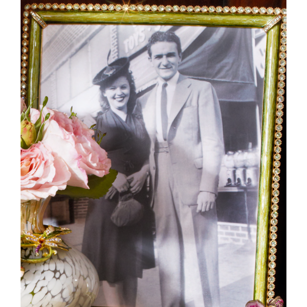 Load image into Gallery viewer, Jay Strongwater Laetitia Stone Edge 8" x 10" Picture Frame - Leaf Green
