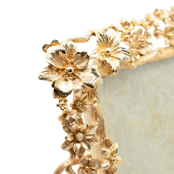 Load image into Gallery viewer, Jay Strongwater Leartes Composition 4" x 6" Picture Frame - Gold
