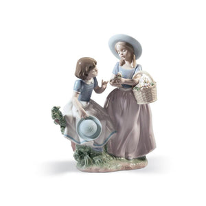 Lladro Girlfriends Figurine