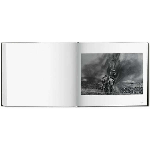 Load image into Gallery viewer, Sebastião Salgado. Kuwait. A Desert on Fire - Taschen Books
