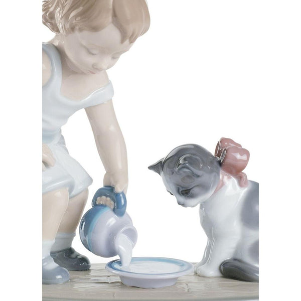 Load image into Gallery viewer, Lladro Kitty's Breakfast Time Figurine
