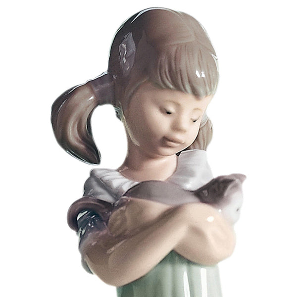 Load image into Gallery viewer, Lladro Don't Forget Me Girl Figurine
