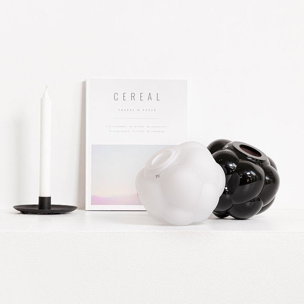 Load image into Gallery viewer, Kosta Boda Berry Tales White Frosted
