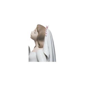 Lladro A Kiss To Remember Couple Figurine