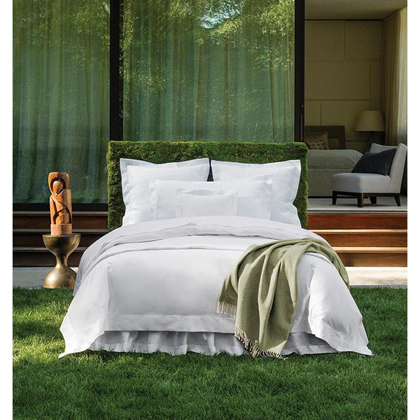 Load image into Gallery viewer, Sferra Celine - 51" x 71" Throw
