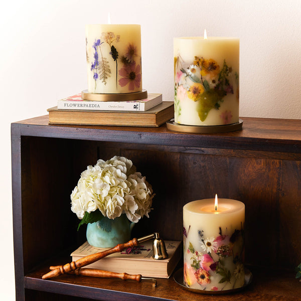 Load image into Gallery viewer, Rosy Rings Lemon Blossom + Lychee Small Round Botanical Candle
