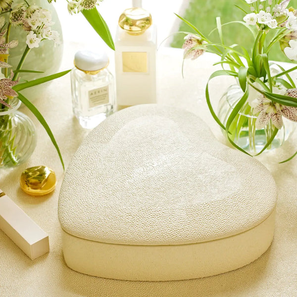 Load image into Gallery viewer, AERIN Shagreen Heart Jewelry Box, Cream
