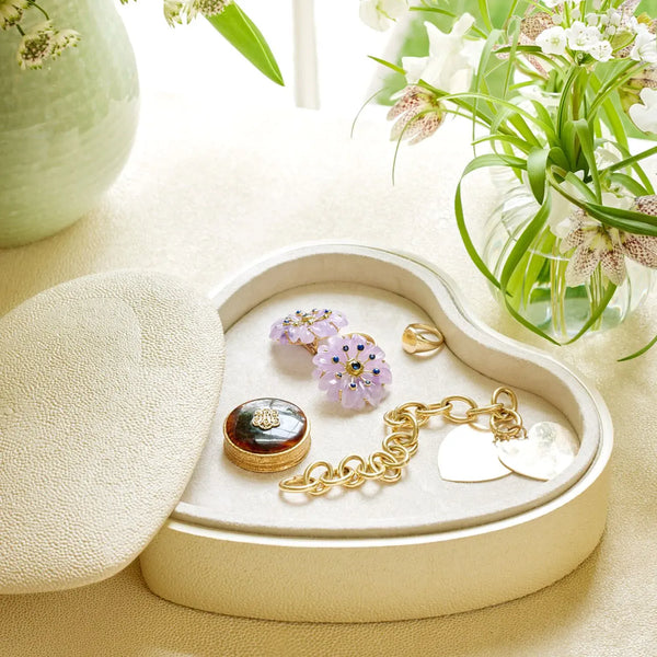 Load image into Gallery viewer, AERIN Shagreen Heart Jewelry Box, Cream
