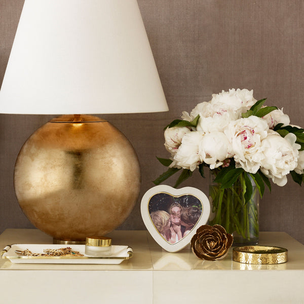 Load image into Gallery viewer, AERIN Shagreen Heart Frame - Cream
