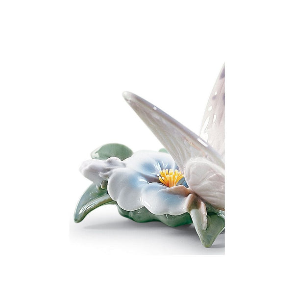 Load image into Gallery viewer, Lladro Refreshing Pause Butterfly Figurine
