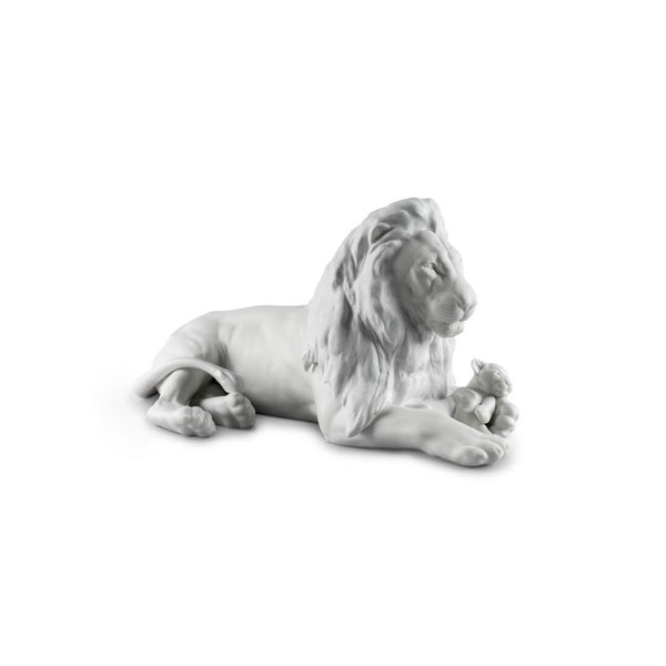 Load image into Gallery viewer, Lladro Lion with Cub Figurine

