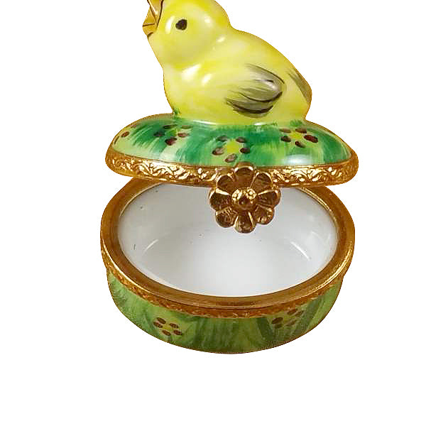 Load image into Gallery viewer, Rochard &quot;Small Chick on Green Base&quot; Limoges Box
