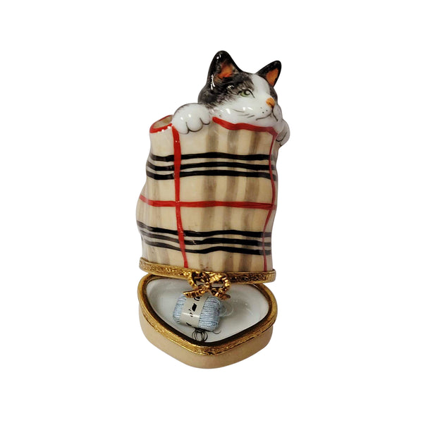 Load image into Gallery viewer, Rochard &quot;Cat In Berberry Bag with a Ball Of Yarn&quot; Limoges Box
