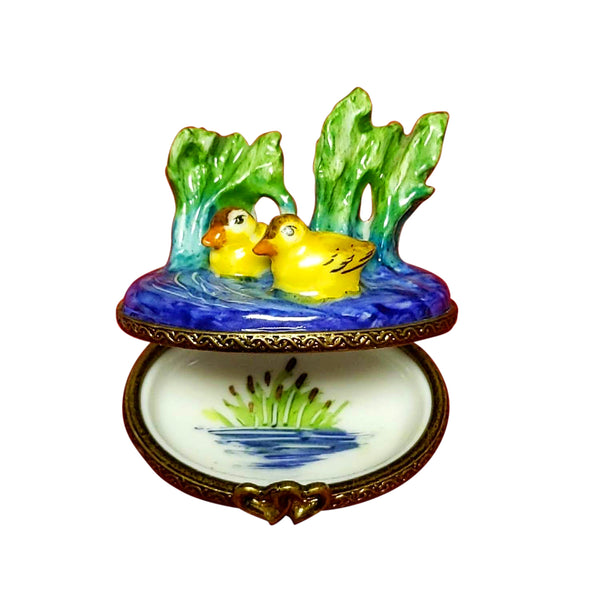 Load image into Gallery viewer, Yellow Ducks on Water Limoges Box
