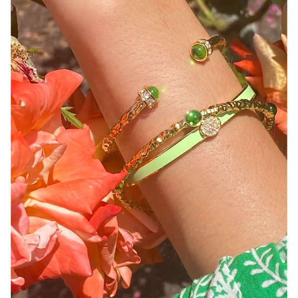 Load image into Gallery viewer, Halcyon Days - Cabochon  - Emerald Jewel - Gold  - Torque Bangle

