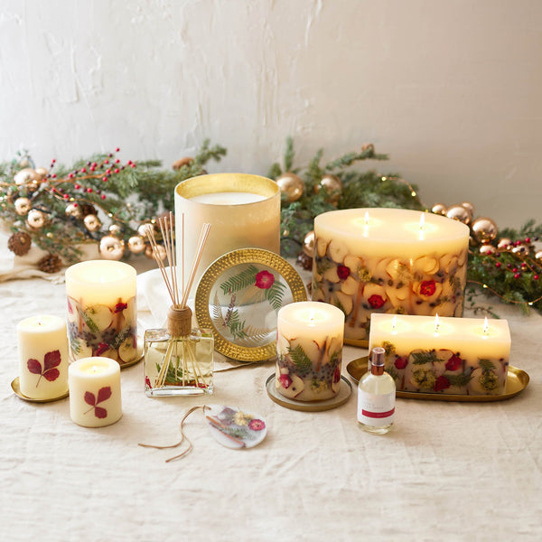 Load image into Gallery viewer, Rosy Rings Spicy Apple Medium Round Botanical Candle
