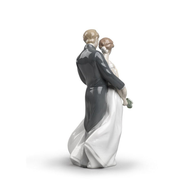 Load image into Gallery viewer, Lladro Everlasting Love Couple Figurine
