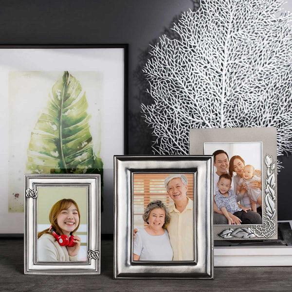 Load image into Gallery viewer, Royal Selangor English Photoframe 8R
